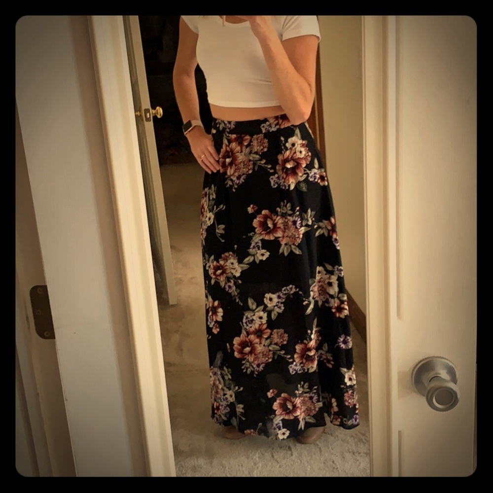 Black floral 🌺 skirt